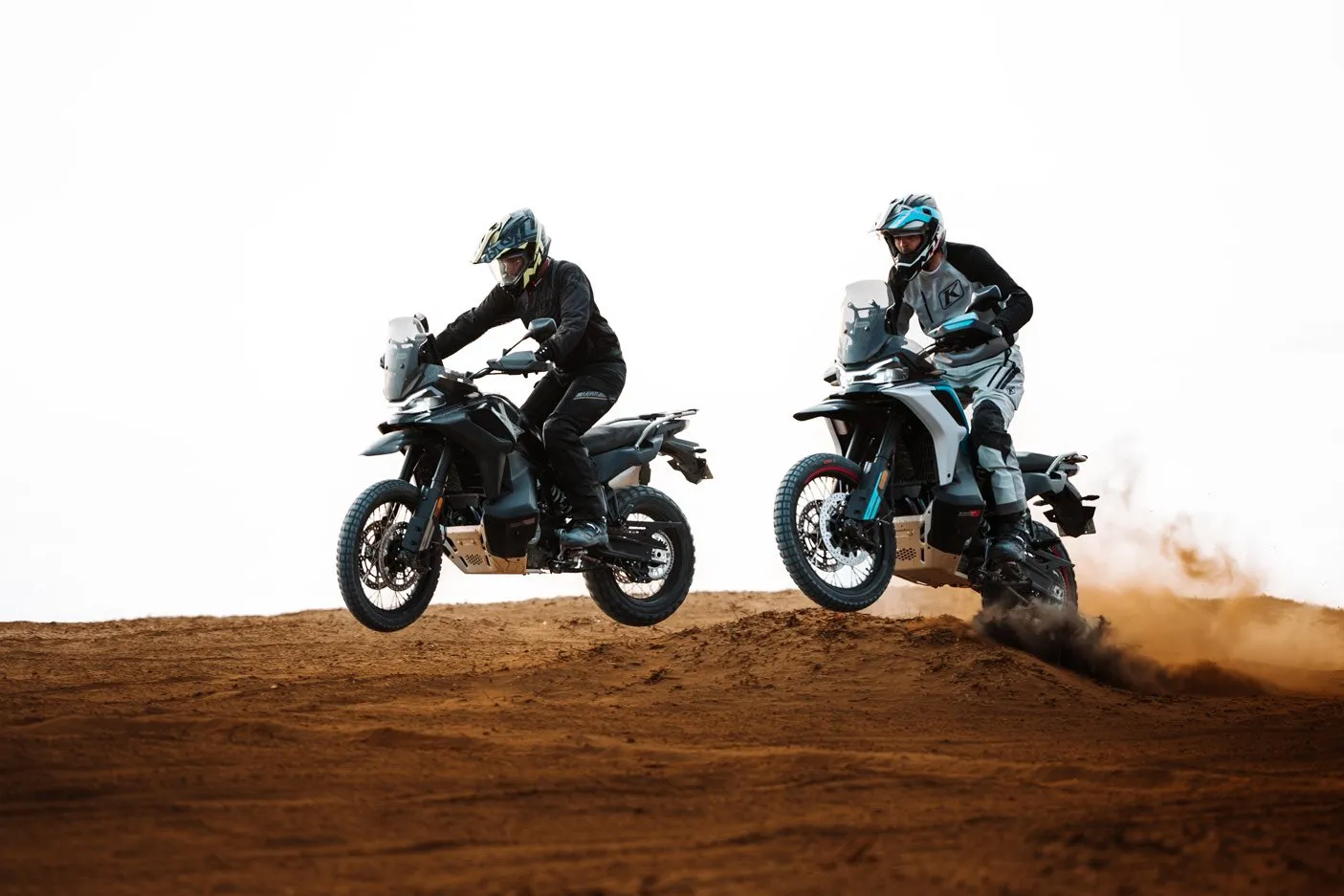 CFMoto 800MT-X, en situation