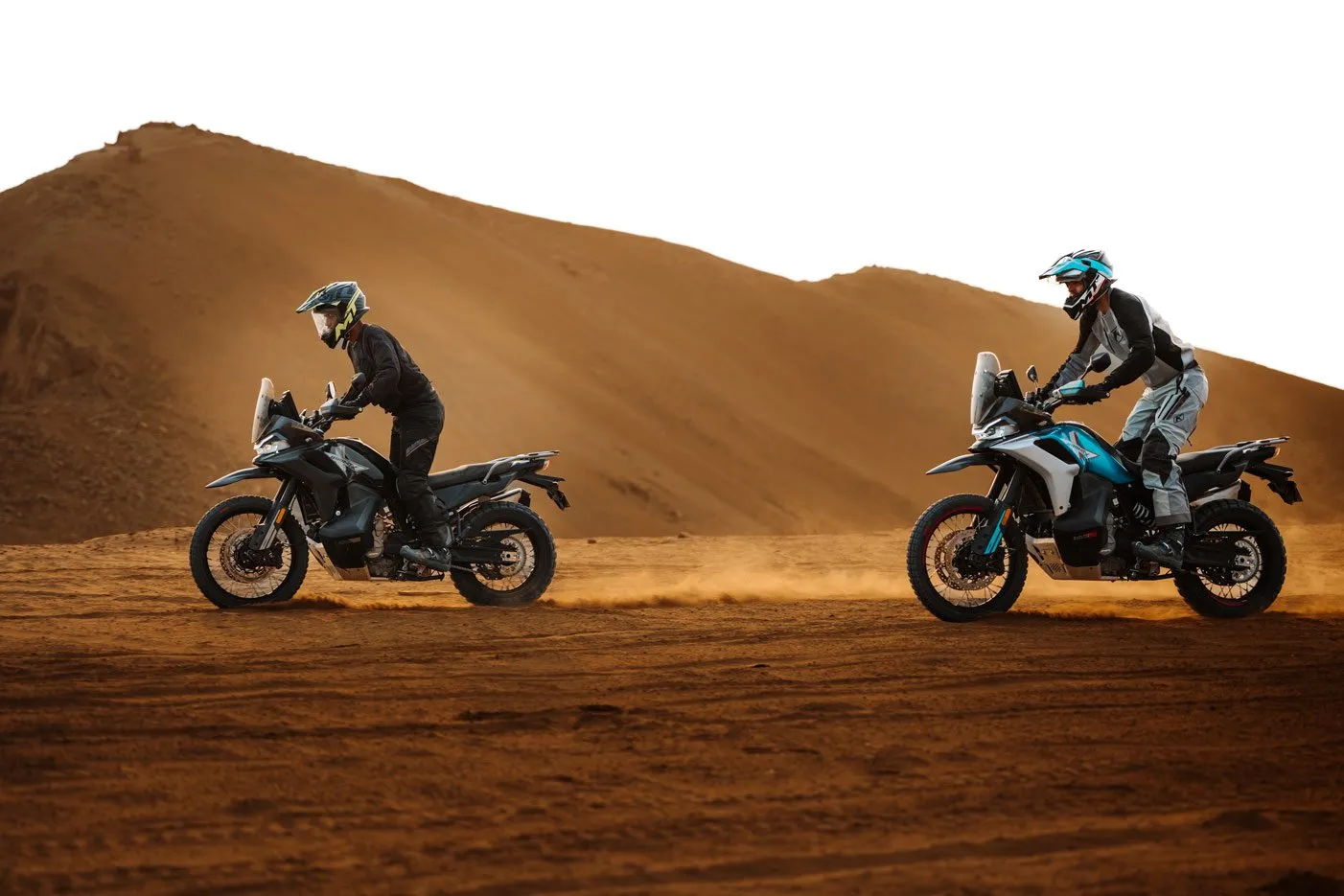 CFMoto 800MT-X, en situation