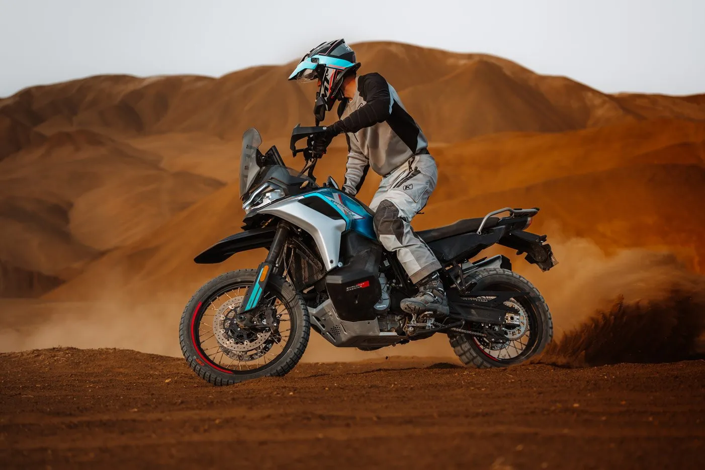 CFMoto 800MT-X, en situation